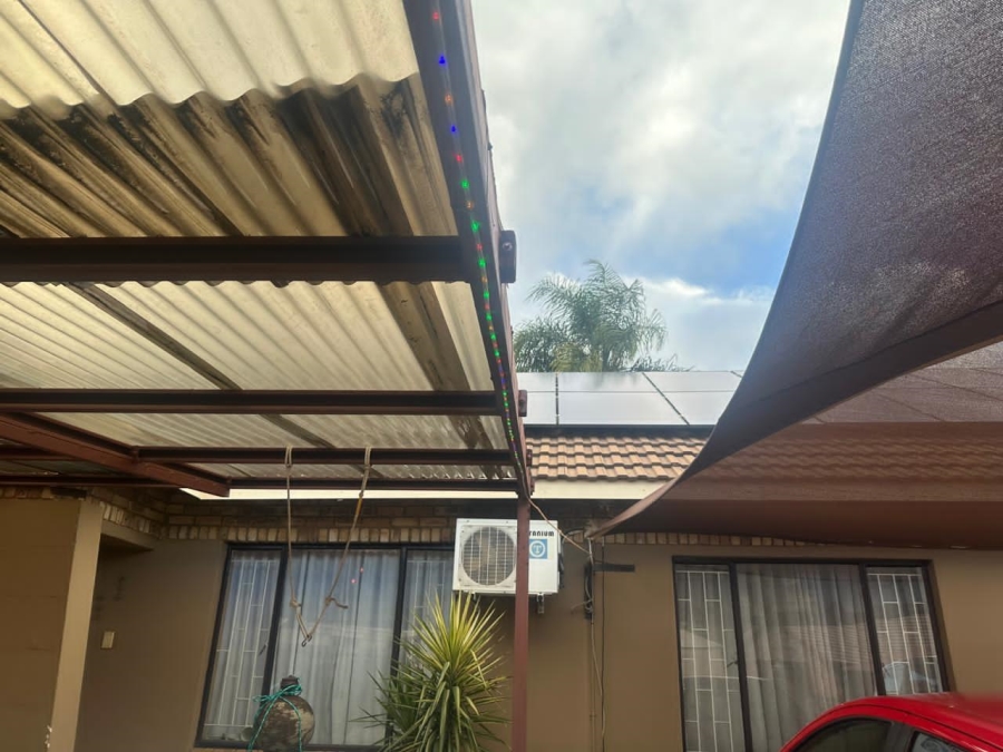 5 Bedroom Property for Sale in Waterval East North West